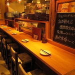 【1Fカウンター席】会社帰りのサク飲みにオススメです。おひとり様大歓迎!!