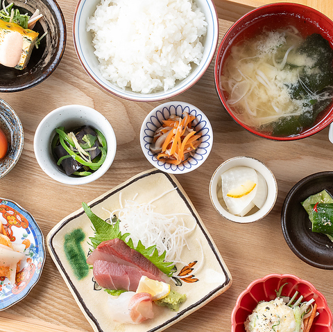 旬の食材を使用した豆皿（小鉢）はどれも逸品！メニュー充実◎