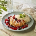 料理メニュー写真&nbsp;トリプルベリーパンケーキ