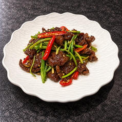 牛肉のピリ辛炒め