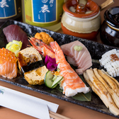 お子様連れでのご来店も大歓迎です！お寿司のネタも種類豊富ですので、サーモンや玉子、鉄火巻など、お子様も食べやすいメニューもご用意しております◎ご家族でのお食事利用に是非どうぞ。ゆったり寛げる空間で、お子様と共にお楽しみくださいませ。