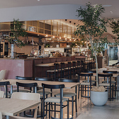 “キッチンの臨場感を味わえる、料理人との距離が近いレイアウト”