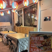 お店の外にはオープンエアなテラス席をご用意しています。沖縄の空気を感じながらのお食事は格別です♪ランチのご利用はもちろん、11時から通し営業なので、明るいうちから楽しむ「昼飲み」にもオススメです◎