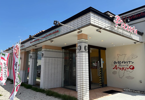 石窯と薪を使い高温で焼きあげるピッツァのほか、多彩な茹であげパスタなどございます