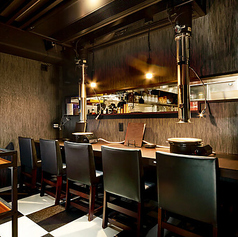 デートや一人焼肉に最適な特等席カウンター。香りや音も五感で味わえる臨場感あるお席