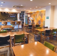 世界のボードゲームが楽しめる、落ち着いたカフェ空間。