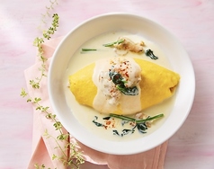 炭焼きチキンとほうれん草のクリームオムライス