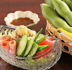 女将の気まぐれ具沢山サラダ