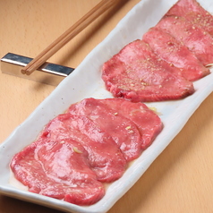 熟成タンと上タン食べ比べの写真