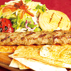 アダナケバブ(ラム肉と牛肉のミンチ (串焼き))
