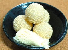 ごま団子 バニラアイス添え