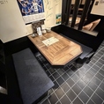 当店は、河内磐船から徒歩1分とアクセス抜群◎こちらのテーブル席は4名様でご利用いただけ、ご家族やご友人とのお食事や、少人数での飲み会などにぴったりのお席となっております！当店おすすめの自家製おでんや、名物の磐船鍋を囲みながら、ゆったりとした楽しいひとときをお過ごしくださいませ。各種ご宴会も大歓迎です♪