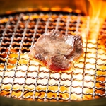 無煙ロースターで、匂いがつきにくく、遠赤外線でお肉のうま味を最大限に引き出します