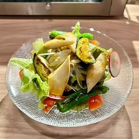 焼き野菜サラダなどの一品料理をご用意してます。