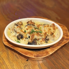 三陸牡蠣とキノコのグラタン