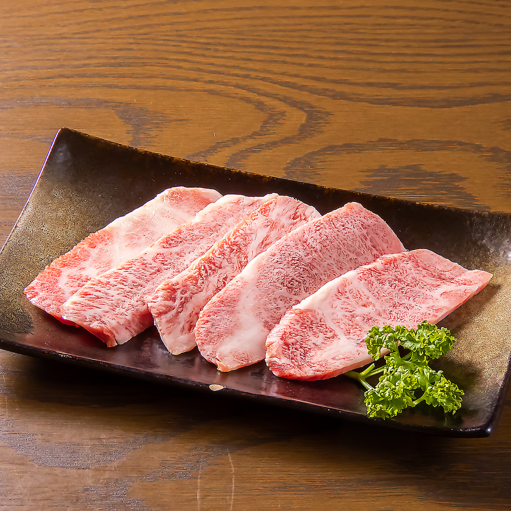 上和牛カルビは甘くてジューシー、柔らかさもあり皆さんにも美味しいと言っていただける自信作です♪