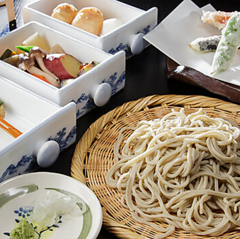 開放的な和の空間で素材を活かし真摯に仕上げる上質な蕎麦を堪能♪