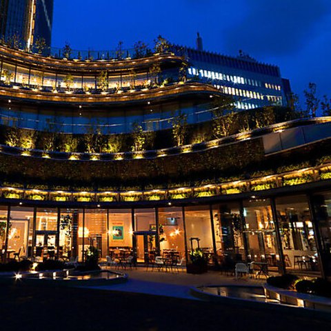 日比谷公園から連なる緑を眺める・・150席の開放的な空間で、フレンチやイタリアン♪