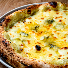 クワトロ・フォルマッジ～厳選4種チーズの芳醇ピッツァ～