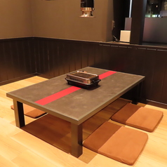 【お座敷】4名様のお座敷席では足をくずしてゆったりとお楽しみください。