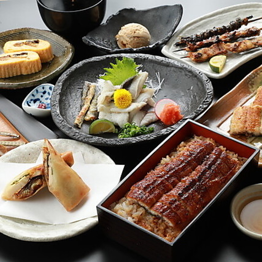 四季折々の食材と鰻料理を存分にお楽しみいただけるコースを複数ご用意しております。宴会や会食に◎