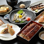 四季折々の食材と鰻料理を存分にお楽しみいただけるコースを複数ご用意しております。宴会や会食に◎
