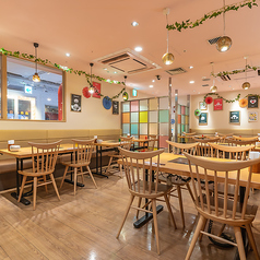 【片側ベンチシート】カワイイ店内の装飾はSNS映え抜群です◎