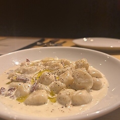 メッツェマニケ　豚スペアリブの白ワイン煮込みソース