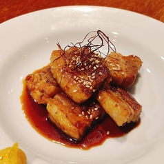 鉄板とろ焦がし角煮