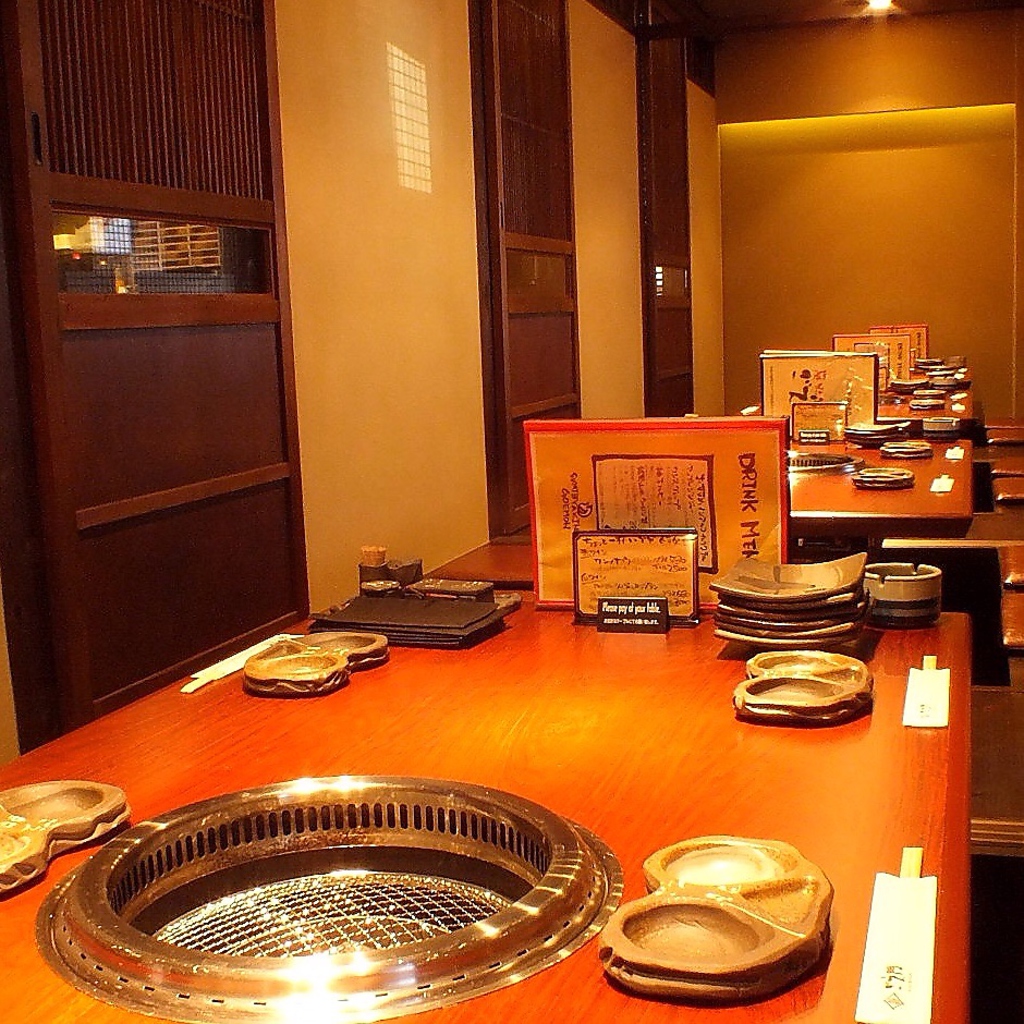 【完全個室】宴会には最大14名・25名の個室が2部屋あり、仕切りを外せば人数に合わせて広くなります