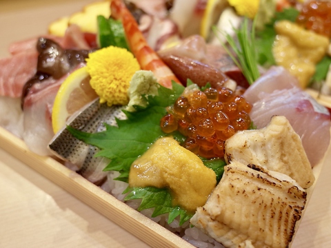 静岡は焼津や由比、伊豆…全国は九州、金沢、気仙沼など、店主が目利きし仕入れる魚を