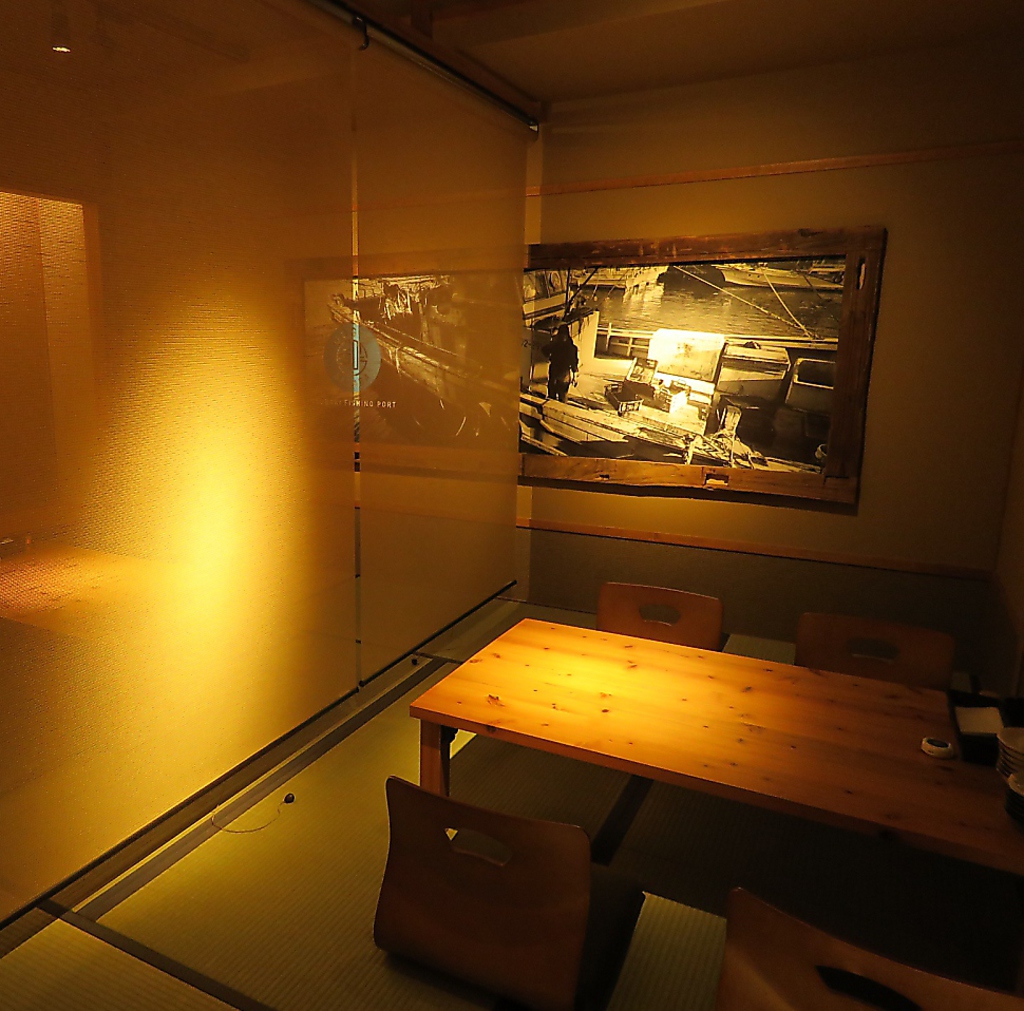 【2F座敷席】簾で区切れる事で半個室風としてのご利用も可能です。