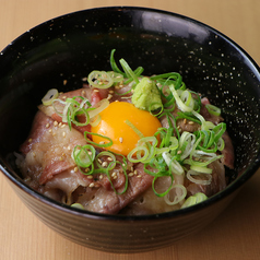 炙り牛コウネ丼