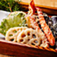 ズワイ蟹と季節野菜の天麩羅盛合せ