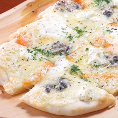 ツナと玉ねぎ、チーズの『パイ生地ピザ』