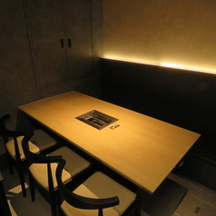 【個室で特別なひとときを】個室4名、6名用も設けており、プライベート感を大切にしたお食事ができる環境です。日本大通り駅から徒歩5分の便利な場所で、アクセスも良好です★