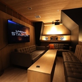 隠れ家的なプライベートカラオケ個室をご用意しています。周囲を気にせず、友人や大切な方とリラックスして歌を楽しむことができます。特別な時間をお過ごしください♪