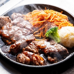 ごはん大盛り無料&サラダ・スープ付きでコスパ抜群