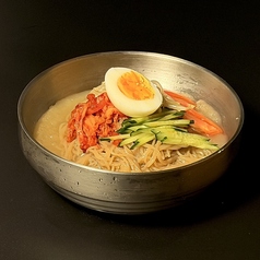 単品豊富、自由に楽しむ韓国料理スタイルへのこだわり