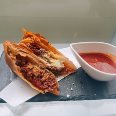 ボロネーゼとモッツァレラの春巻き