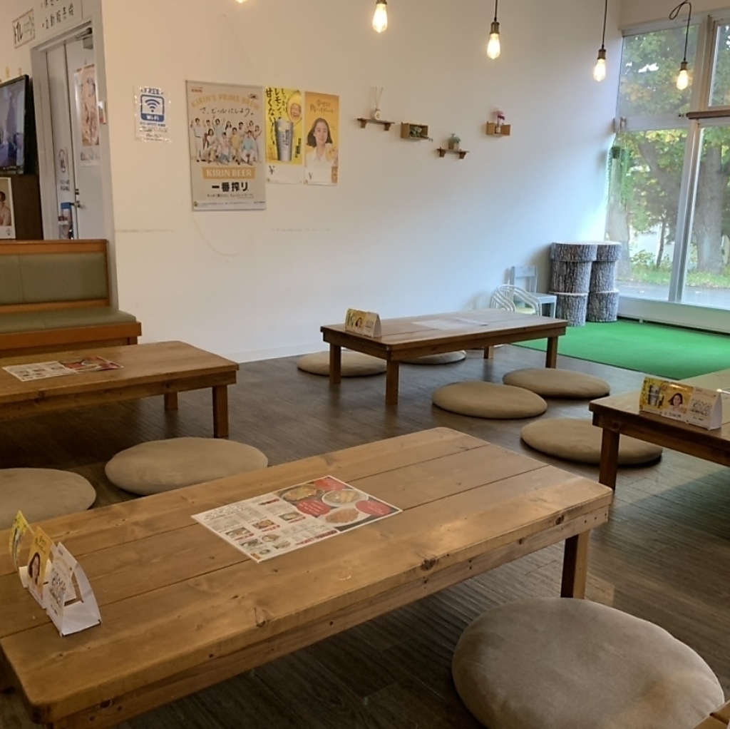 懐かしのファミコンが楽しめるゲームコーナーを完備！大人も子供も家族みんなが笑顔になる空間です。