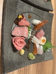 沖縄産車海老と海鮮、近江牛の刺身盛り合わせ