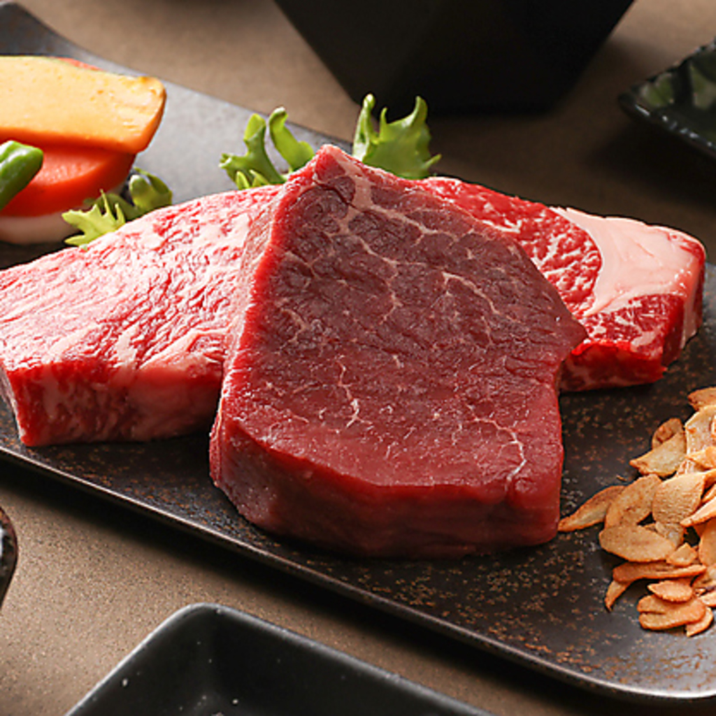 国産サーロイン、AU産フィレの2種類のお肉が一度に楽しめる、肉好きにはたまらないコース！