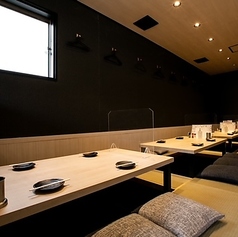 6名テーブル×4卓ございます。掘りごたつテーブルで最大25名様までご利用可能です♪