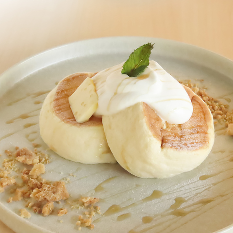 選べるパンケーキや本格コーヒーを満喫♪店内には物販コーナーもあり◎