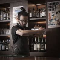 バーテンダーが作る本格カクテルが女性にも大人気！