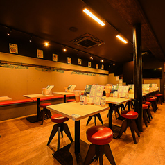 2名様掛けテーブルが4席完備しており、大切な方との記念日や誕生日などのデートにぴったりな空間です♪落ち着いた雰囲気の中で、心温まるひとときをお過ごしください。特別な日を素敵に演出します！