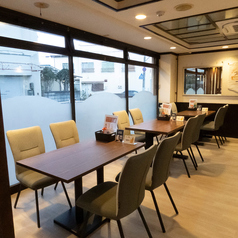 当店の貸切利用は最小人数15名から最大20名までご利用いただくことができます！ご予約はお電話で、ご利用日の5日前までにはお問い合わせください。目安の料金としては5000円税込～ですが、お問い合わせいただいた際にメニュー内容や価格等についてはご相談を承ります！宴会利用の際は当店へおまかせください♪