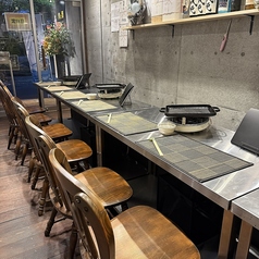 お一人様でも大歓迎のこの空間では、気軽に焼肉やホルモンをゆったりと楽しむことができます。アットホームな雰囲気の中で自分だけの特別な時間を過ごしながら、お肉を心ゆくまで味わってください。