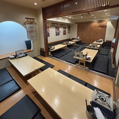 お座敷は2名様～OK！少人数から大人数の団体様まで対応可能◎お座敷貸切は15名様～最大40名様まで承っておりますので会社宴会や打ち上げ・同窓会おススメのお席◎昼宴会や昼飲みなどの時間外宴会も随時ご予約承り中♪もつ鍋やしゃぶしゃぶなどの鍋料理も充実◎宴会コースは4000円～各種ご用意◎
